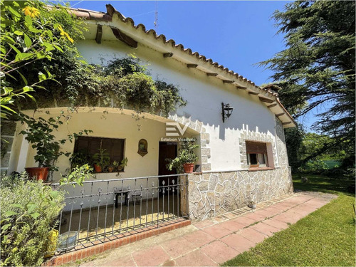 Imagen 2 de 24 de Venta. Villa Sierras De Oro. Espectacular Casa Con Gran Parque. Tranquilidad Y Seguridad Entre Cba Y Carlos Paz