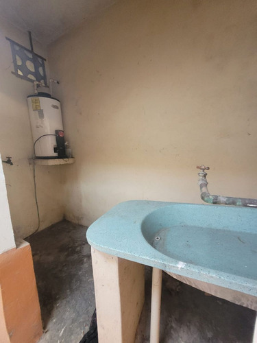 Casa Amplia Con Techos Altos A 2 Cuadras De La Iglesia De San Cristobal