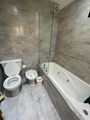 Departamento En Venta De 3 Ambientes Con Balcón Y Espacio Guardacoche- Wilde