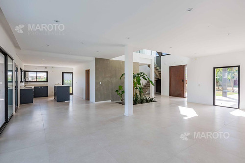 Imagen 29 de 30 de Casa En Venta A La Laguna En Canton Norte- Maroto Propiedades-