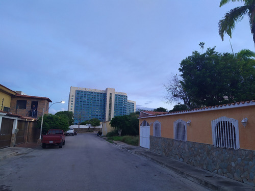 Re/max 2mil Vende Casa En La Urbanización Trocadero, Pampatar, Municipio Maneiro. Isla De Margarita, Estado Nueva Esparta