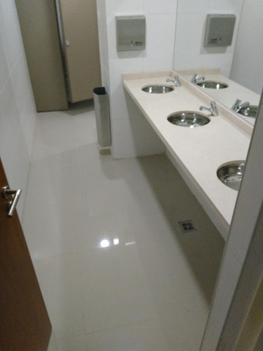 Av Luis Candido Carballo Al 100 - Venta Oficina Con Cochera En Rosario