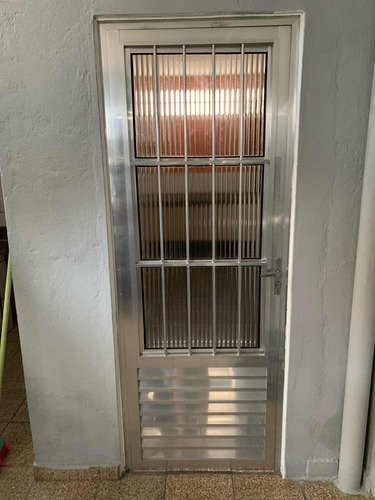 Casa De 3 Cômodos + Lavanderia Compartilhada