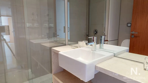 Pent House De 3 Dormitorios En Suite En Edificio Blue Bird , Punta Del Este , Playa Brava