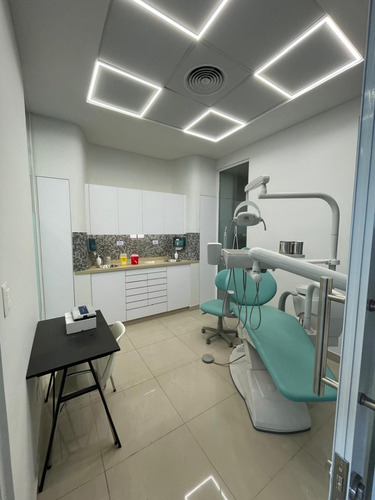 Local Comercial Vacio Y Conversable Si Queda Como Clinica