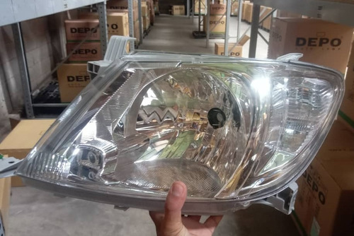 Faro Izquierdo Toyota Hilux Kavak 4.0 07-11 (blanco) Depo