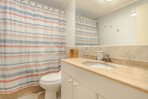 Casa En Venta De 3 Dorm. En Las Condes