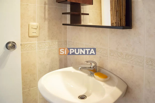 Vende Y Alquila Apartamento De 2 Dormitorios En Peninsula, Punta Del Este