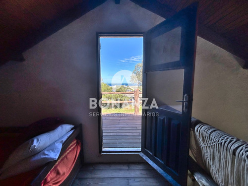 Casa En Venta, Piriápolis - Punta Negra. 400 Metros De La Playa. Gran Terreno De 795m²
