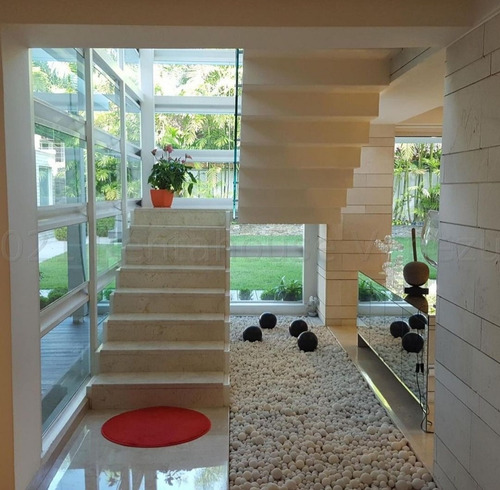 Imagen 18 de 20 de Se Vende Estupendo Apto De Lujo Con 600 M² Amoblado..inf. Ma.fda. Varela 0424-1045413