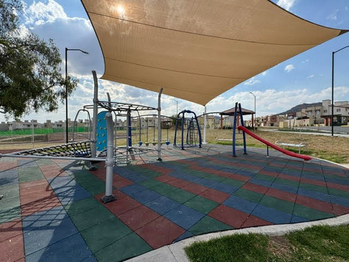 Casa Sola, Amplia ,en Renta, De 2 Niveles,de 2 Recamaras, 2 1/2 Baños, 2 Estacionamientos, Terraza Con Pérgola, Amenidades, Fraccionamiento Real Madeira Fase Iv, Pachuca De Soto, Hidalgo