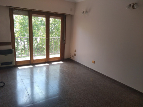 Imagen 5 de 22 de Departamento De 3 Ambientes - A La Calle - Moreno 3100