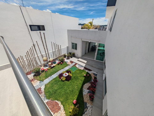 Residencia Semi Nueva Esquina, De Autor Diseño Unico Acabados De Lujo 3niv 3master Suites Una En Pb, Espacios Amplios, Iluminada, Doble Altura, Delante De Ikani Garantia De Inversion.