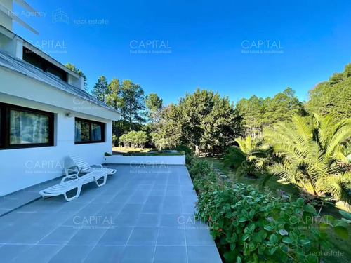 Venta De Espectacular Casa De 2.000 Metros Cuadrados Construida Sobre Un Lote De 10 Hectáreas En Punta Ballena