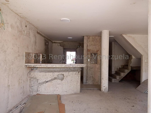 Imagen 8 de 16 de Obra Gris Cocina En Mampostería Con Tope De Granito. Baño En Planta Baja Remodelado Tanque De Agua Subterráneo, Línea Cantv. Conjunto Exclusivo De Solo 52 Th. Agua De Pozo. Vigilancia Privada 24 Hrs.