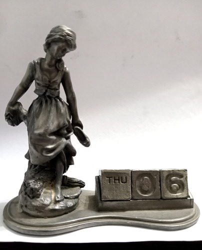 Estatuilla Original Con Calendario En Inglés Gris Oscuro (Usado)