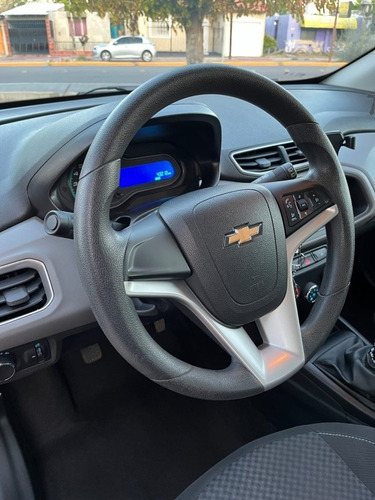 Imagen 11 de 12 de Chevrolet Onix 1.4 Lt L/17 2018