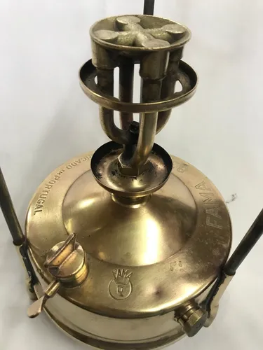 Estufa Marca Fama Decorativa En Bronce Marcada Fama 836 (Usado)