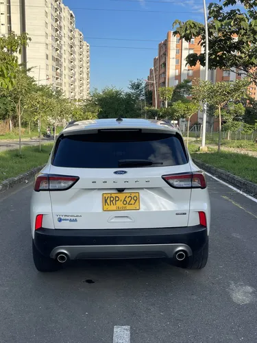Ford Escape 2.500 Titanium híbrida