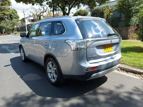 Mitsubishi Outlander 2.400cc At 7 Puestos 4x4