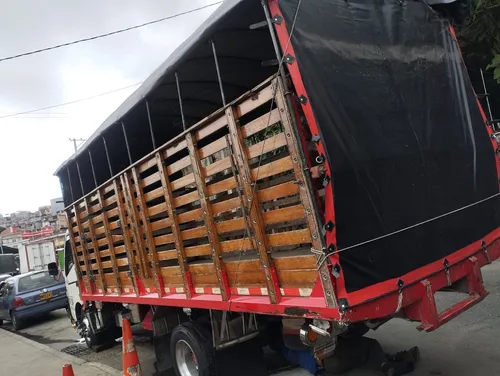 Camión Hino 300 Dutro Max