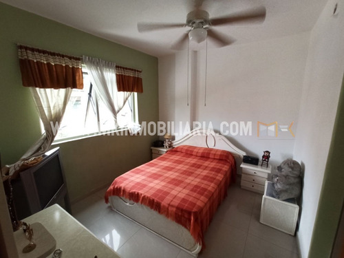 Imagen 14 de 18 de Mk Inmobiliaria Vende Exclusivo Townhouse Ubicado Av Principal El Castaño, Conjunto Privado / 04128517764