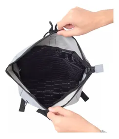 Mochila Reebok Portanotebook Urbana 16l Modelo 60010 Color Gris 60010 Diseño De La Tela Liso