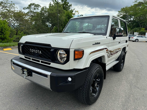 Toyota Land Cruiser Lc71 Macho