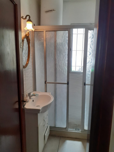 Vendo Casa Muy Linda Con Todo Lo Que Buscas. P. U 178m2 Jardín, Garaje, 3 Dorm, 2 Baños, Fondo, Parrillero, Azotea, Todo En Una Planta. Usd 265.000 Dólares