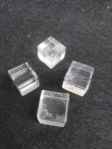 Cubo Cuarzo Natural Sólido Platónico Geometría 7.3 Gr. Reiki