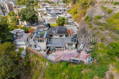 Casa Para Remodelar De Multiples Niveles En Venta Ubicada En Chaguaramos 25-17638