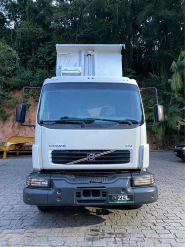 Imagem 2 de 12 de Volvo Vm 260 Tracado