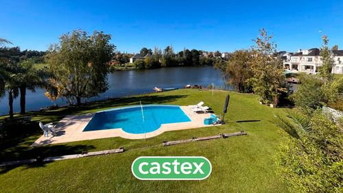 Casa A La Venta, Al Lago, Con Increíble Espejo De Agua En El Barrio Los Castores. Nordelta.