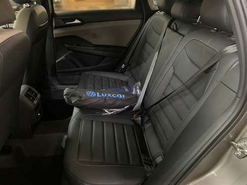 Imagen 11 de 22 de Volkswagen Taos Hero