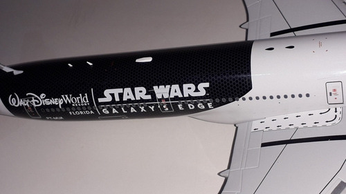 Miniatura De Avião Boeing 777 300 Latam Star Wars.