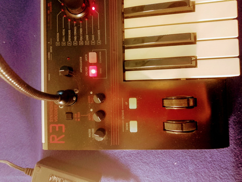 Sintetizador Korg R3 Mmt (multi Modeling Technology) (Usado)