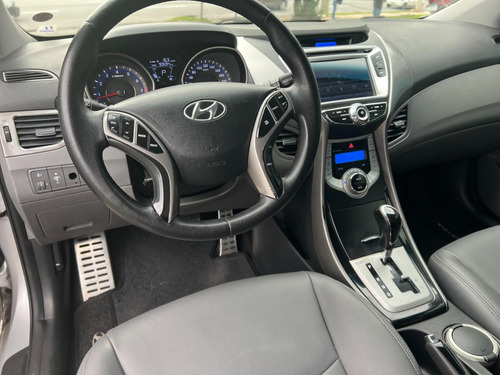 Imagem 12 de 16 de Hyundai Elantra 1.8 16v Gls Aut. 4p