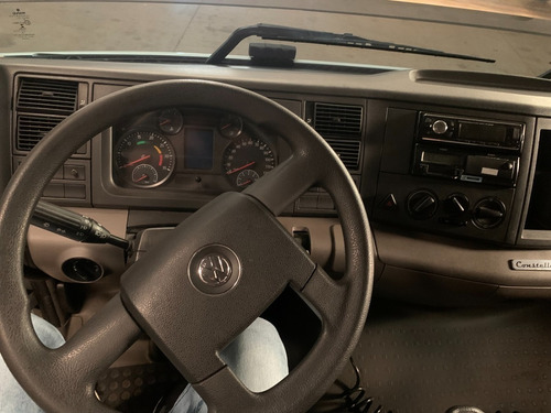 Imagem 5 de 13 de Volkswagen 13.190 Constellation Baú 2020