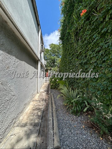 En Venta Oportunidad Complejo De 5 Apartamentos, Colonia