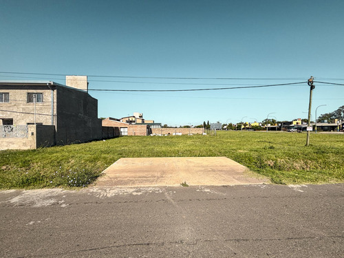 Terreno Residencial Sobre Calle Principal De Barrio Tango