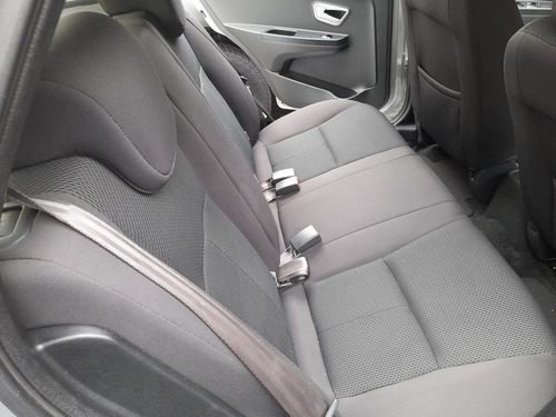 Imagem 11 de 12 de Chery / Celer Hatch Act 1.5 16v 2018 Prata