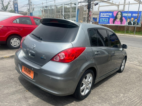 Nissan Tiida 1.8 Sl Flex 5p