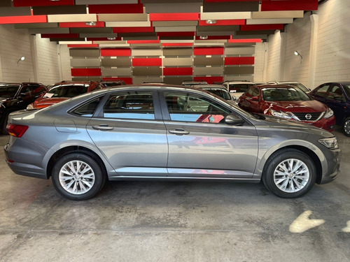 Imagen 12 de 13 de Vw Jetta Trendline Color Gris 2019