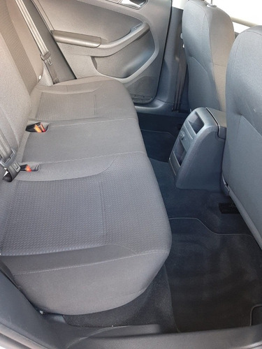 Imagen 11 de 15 de Volkswagen Jetta 2017 2.5 Trendline Mt