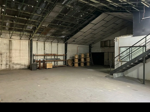 Excelente Combinación De Bodegas Con Oficinas Y Conectividad