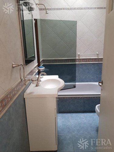 Venta De Casa 5 Ambientes Con Cochera Cubierta Y Patio En Don Bosco (26796)