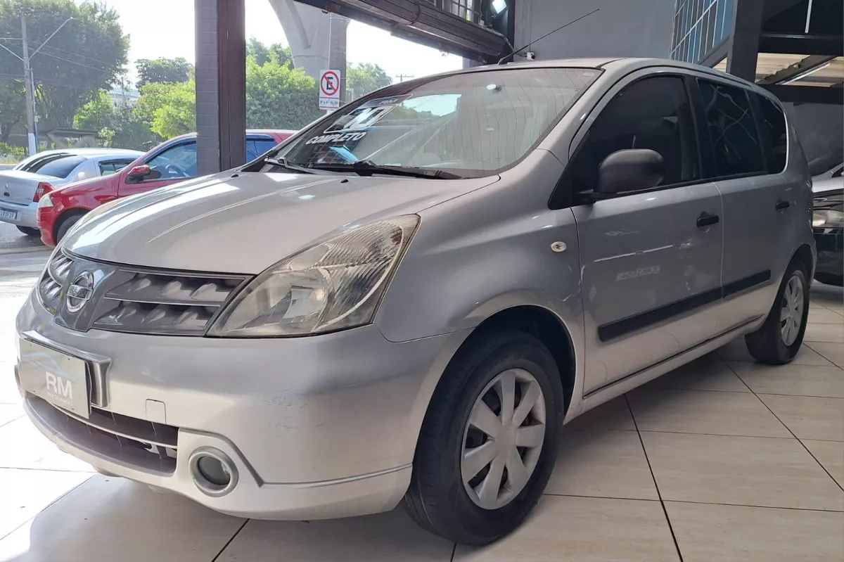 Nissan Livina 1.6 Flex 5p