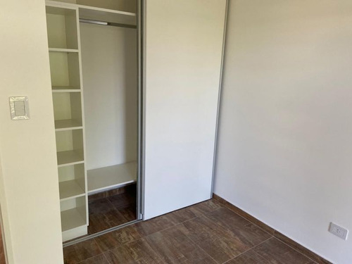 Imagen 8 de 12 de Departamento En Venta En José C Paz