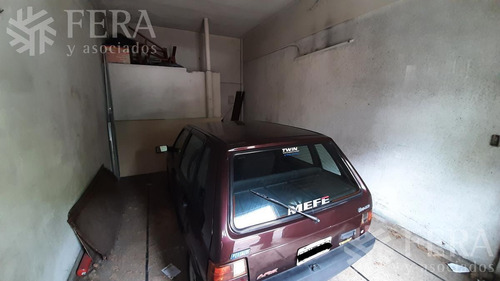 Venta De Casa Con Cochera, Consultorio Y Local En Sarandi (27587)