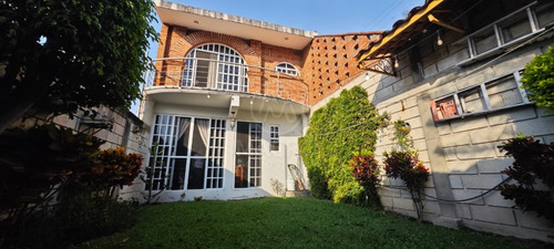 Casa En Venta En Fraccionamiento Coahuixtla De Dos Niveles Con Jardin